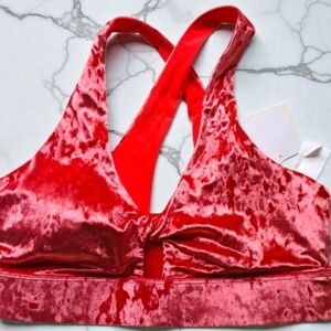NWT  Fabletics Oasis Crushed Velour Twist Sports Bra Red Large